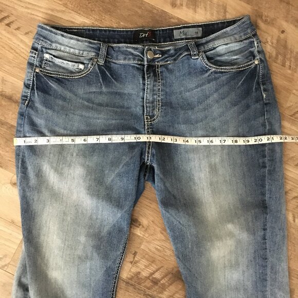 DH3 Mia Light Blue Denim Mid Rise Jeans For Women 16 - Picture 7 of 10